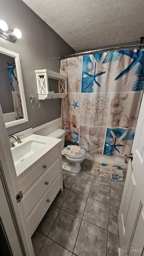 Bath - 506 Mill St, Blanchester, OH 45107 photo 3 of 4