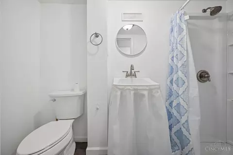 Bath - 12172 Westerly Dr, Cincinnati, OH 45231 photo 2 of 2