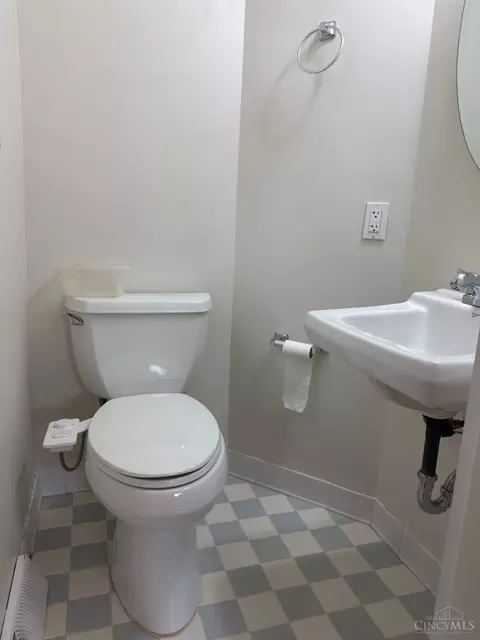 Bath - 1074 Eastgate, Cincinnati, OH 45231 photo 1 of 2