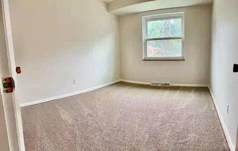 Bedroom - 1074 Eastgate, Cincinnati, OH 45231 photo 3 of 3
