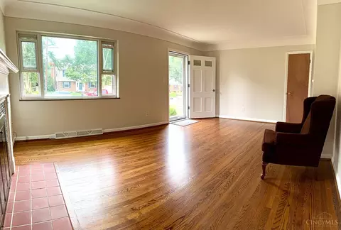 Living - 1074 Eastgate, Cincinnati, OH 45231 photo 1 of 5
