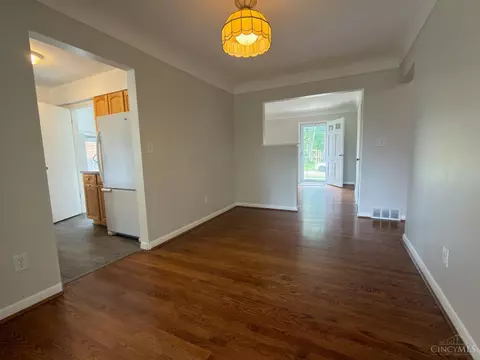 Living - 1074 Eastgate, Cincinnati, OH 45231 photo 5 of 5