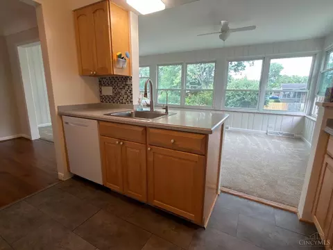Kitchen - 1074 Eastgate, Cincinnati, OH 45231 photo 3 of 3