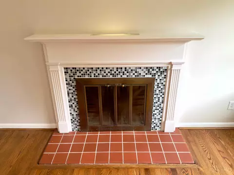 Living - 1074 Eastgate, Cincinnati, OH 45231 photo 3 of 5