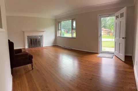 Living - 1074 Eastgate, Cincinnati, OH 45231 photo 2 of 5