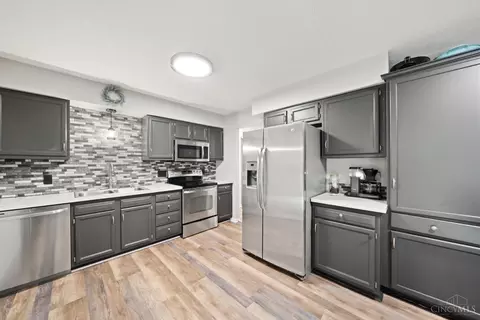Kitchen - 117 Deerview Ct, Harrison, OH 45030 photo 2 of 2
