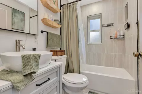 Bath - 2862 Allview Cir, Cincinnati, OH 45238 photo 1 of 1