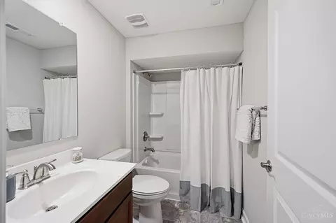 Bath - 3232 Shadow Ridge Ct, Morrow, OH 45152 photo 2 of 3
