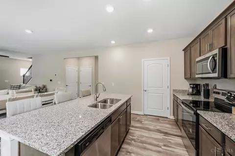 Kitchen - 3232 Shadow Ridge Ct, Morrow, OH 45152 photo 4 of 5