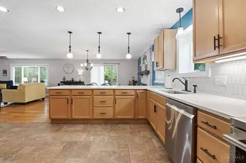 Kitchen - 3491 Simpsons Trce, Maineville, OH 45039 photo 2 of 3