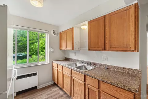 Kitchen - 3926 Gatewood Ln, Silverton, OH 45236 photo 1 of 6