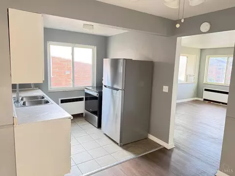 Kitchen - 3926 Gatewood Ln, Silverton, OH 45236 photo 5 of 6