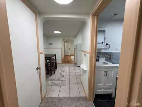 Entry Way - 1589 Summit Rd, Cincinnati, OH 45237 photo 1 of 2
