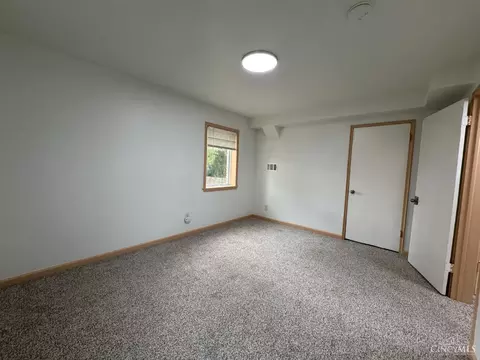 Bedroom - 1589 Summit Rd, Cincinnati, OH 45237 photo 4 of 5