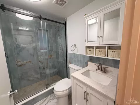 Bath - 1589 Summit Rd, Cincinnati, OH 45237 photo 1 of 5