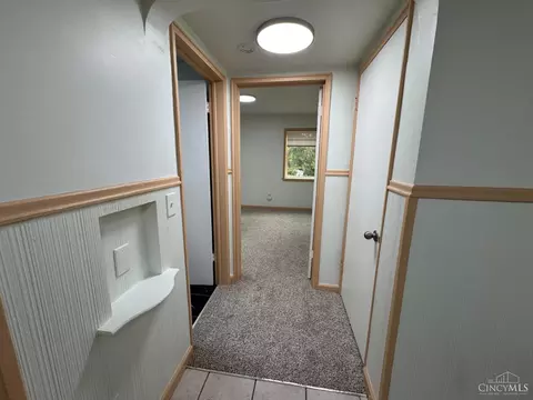 Entry Way - 1589 Summit Rd, Cincinnati, OH 45237 photo 2 of 2