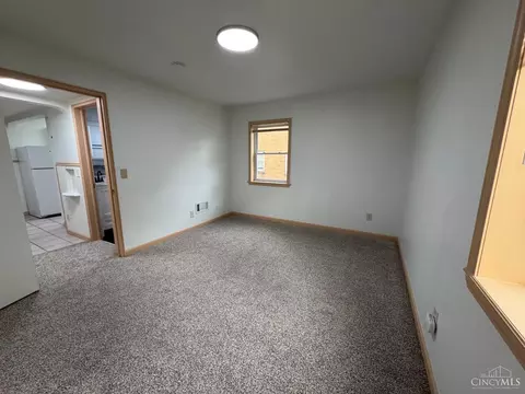 Living - 1589 Summit Rd, Cincinnati, OH 45237 photo 6 of 6