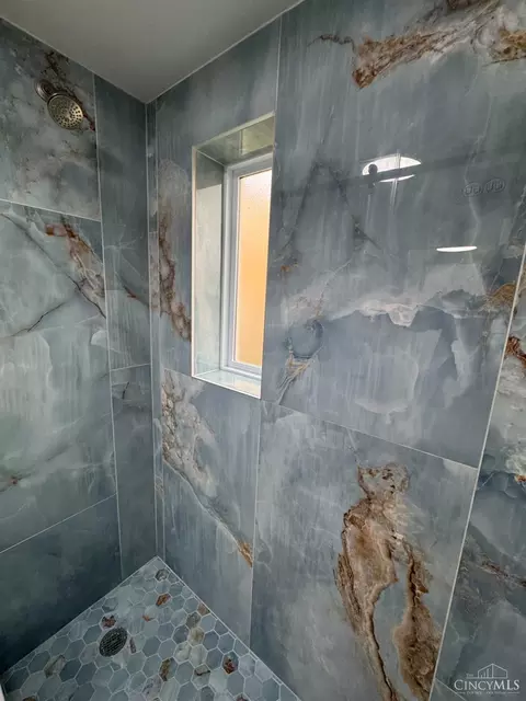 Bath - 1589 Summit Rd, Cincinnati, OH 45237 photo 5 of 5