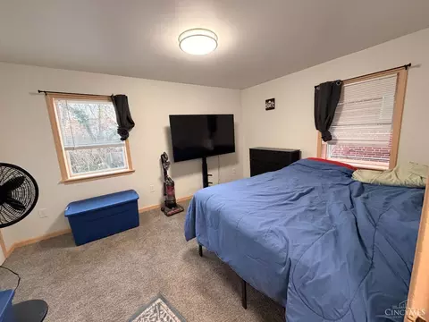 Bedroom - 1589 Summit Rd, Cincinnati, OH 45237 photo 2 of 5