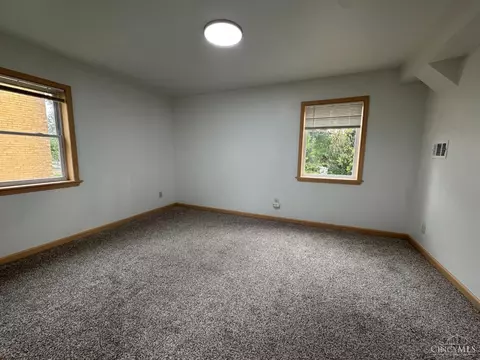 Bedroom - 1589 Summit Rd, Cincinnati, OH 45237 photo 5 of 5