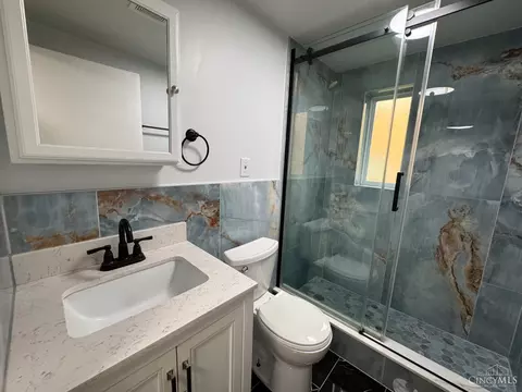 Bath - 1589 Summit Rd, Cincinnati, OH 45237 photo 3 of 5