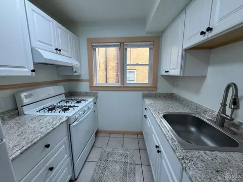 Kitchen - 1589 Summit Rd, Cincinnati, OH 45237 photo 4 of 7