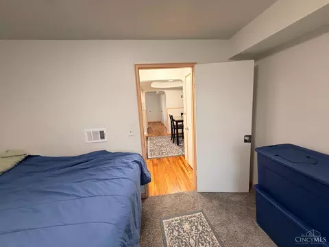 Bedroom - 1589 Summit Rd, Cincinnati, OH 45237 photo 3 of 5