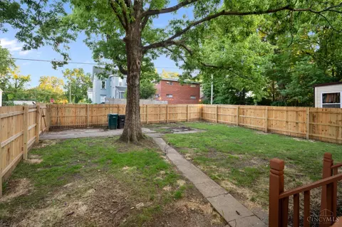 Exterior - 1237 Laidlaw Ave, Cincinnati, OH 45237 photo 4 of 6
