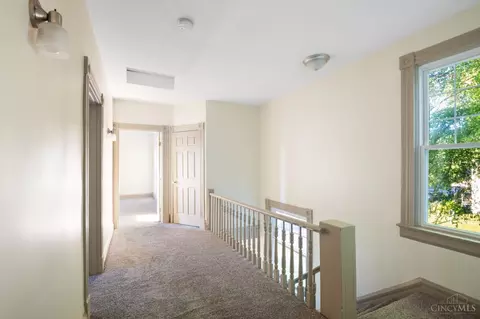 Entry Way - 1237 Laidlaw Ave, Cincinnati, OH 45237 photo 3 of 5