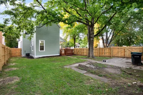 Exterior - 1237 Laidlaw Ave, Cincinnati, OH 45237 photo 3 of 6
