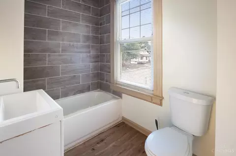 Bath - 1237 Laidlaw Ave, Cincinnati, OH 45237 photo 4 of 4