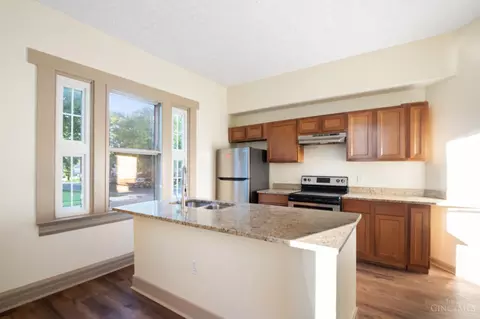 Kitchen - 1237 Laidlaw Ave, Cincinnati, OH 45237 photo 2 of 2