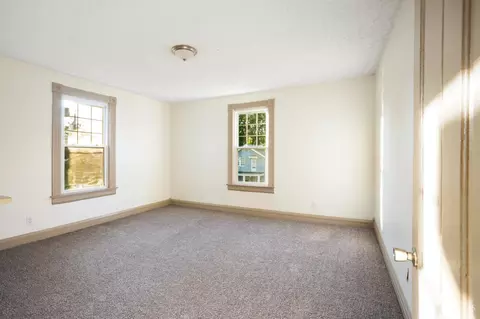 Bedroom - 1237 Laidlaw Ave, Cincinnati, OH 45237 photo 3 of 5