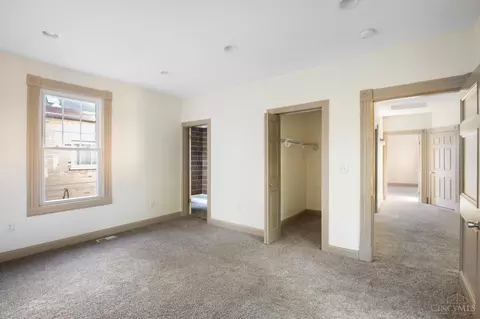 Bedroom - 1237 Laidlaw Ave, Cincinnati, OH 45237 photo 1 of 5