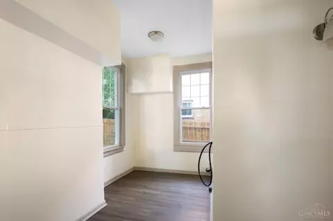 Entry Way - 1237 Laidlaw Ave, Cincinnati, OH 45237 photo 5 of 5