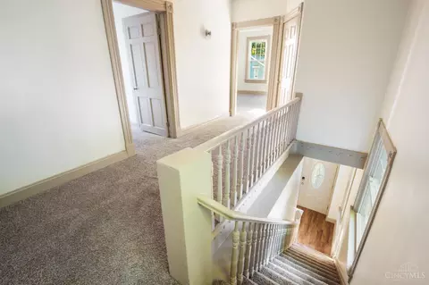 Entry Way - 1237 Laidlaw Ave, Cincinnati, OH 45237 photo 2 of 5