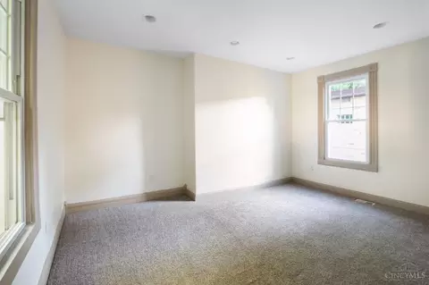 Bedroom - 1237 Laidlaw Ave, Cincinnati, OH 45237 photo 5 of 5