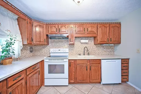 Kitchen - 768 Tradewind Dr, Mason, OH 45040 photo 2 of 5