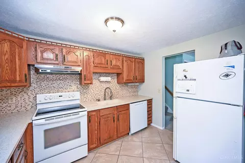 Kitchen - 768 Tradewind Dr, Mason, OH 45040 photo 3 of 5