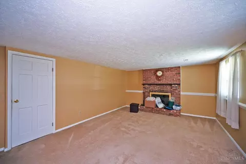 Living - 768 Tradewind Dr, Mason, OH 45040 photo 5 of 6