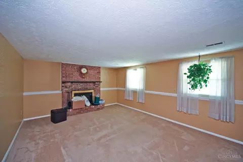 Living - 768 Tradewind Dr, Mason, OH 45040 photo 4 of 6