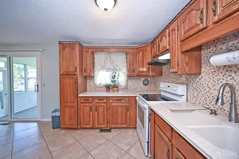 Kitchen - 768 Tradewind Dr, Mason, OH 45040 photo 5 of 5
