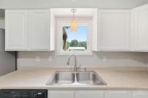 Kitchen - 3576 Bootjack Corner Rd, Williamsburg, OH 45176 photo 4 of 4