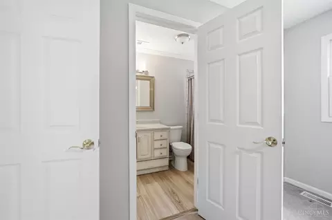 Entry Way - 3576 Bootjack Corner Rd, Williamsburg, OH 45176 photo 5 of 9
