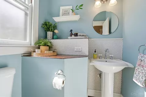 Bath - 3790 Ault Park Ave, Cincinnati, OH 45208 photo 1 of 1