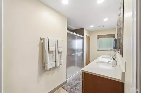Bath - 8520 Arborcrest Dr, Cincinnati, OH 45236 photo 4 of 7