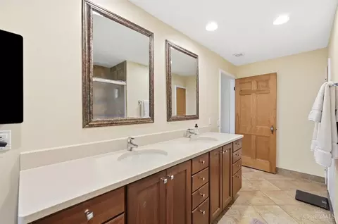 Bath - 8520 Arborcrest Dr, Cincinnati, OH 45236 photo 5 of 7