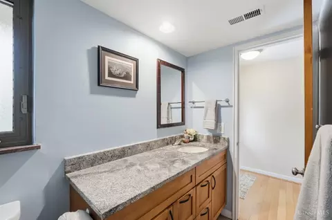 Bath - 8520 Arborcrest Dr, Cincinnati, OH 45236 photo 2 of 7