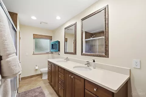Bath - 8520 Arborcrest Dr, Cincinnati, OH 45236 photo 3 of 7