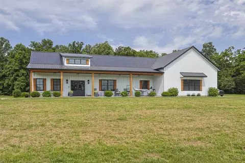 15607 Ireland Rd, Moores Hill, IN 47032